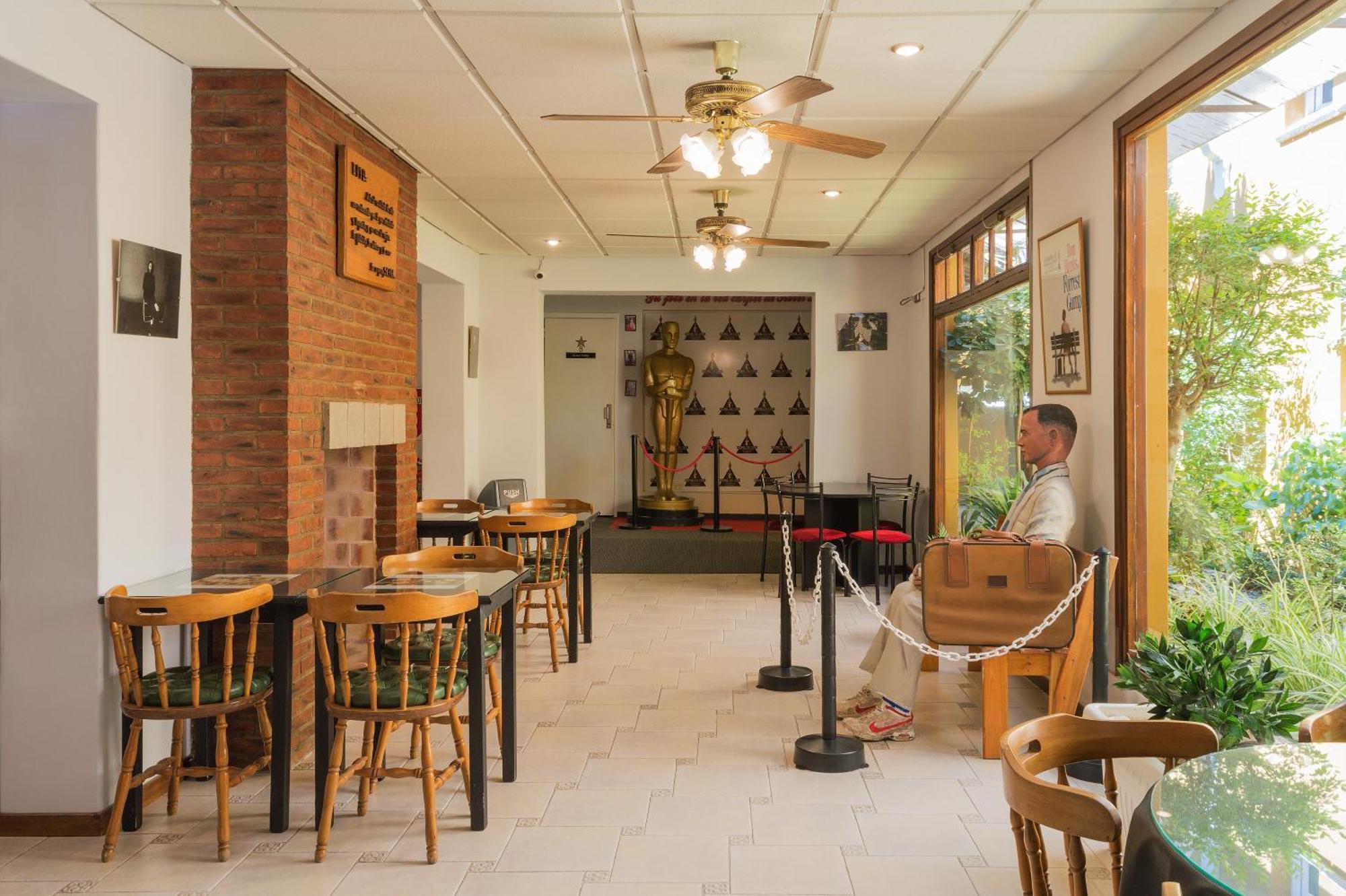 Hotel De Cine Las Golondrinas Villa Gesell Esterno foto