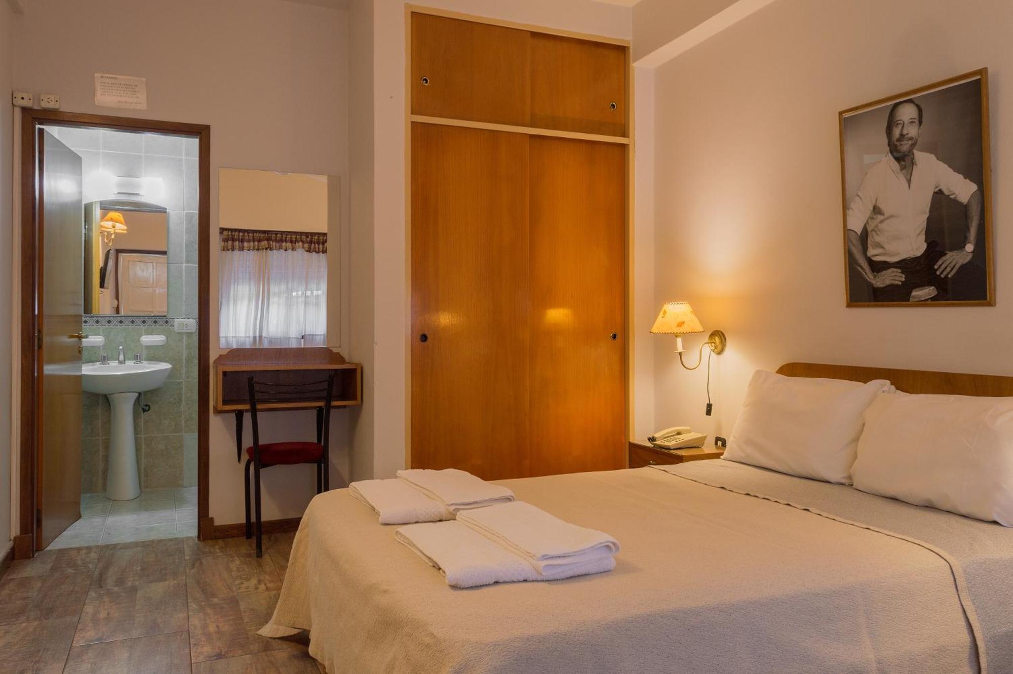 Hotel De Cine Las Golondrinas Villa Gesell Esterno foto