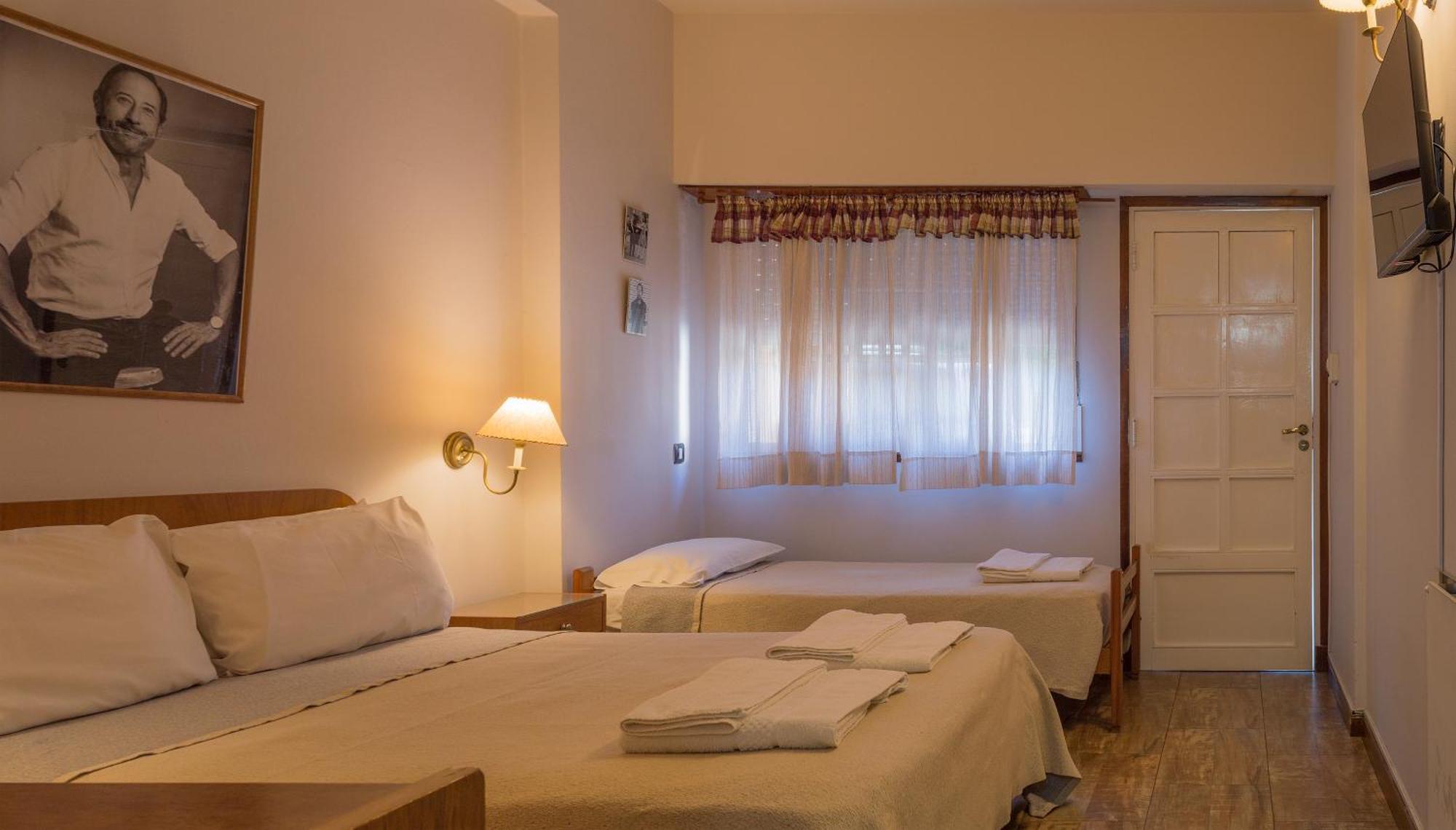 Hotel De Cine Las Golondrinas Villa Gesell Esterno foto