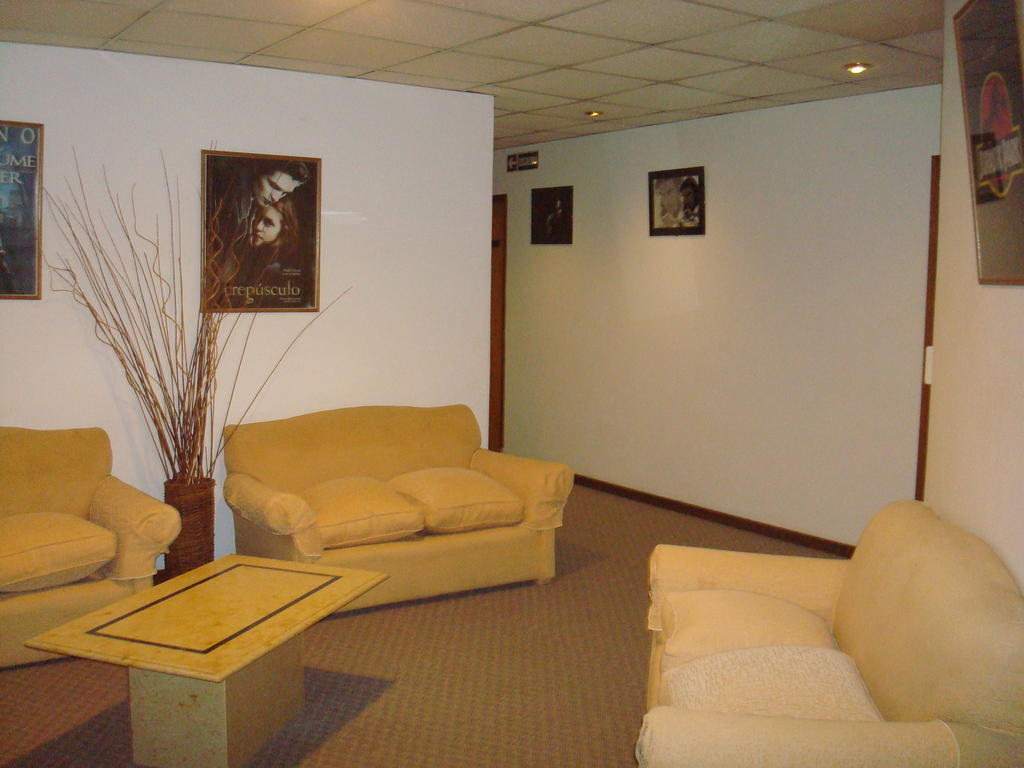 Hotel De Cine Las Golondrinas Villa Gesell Esterno foto